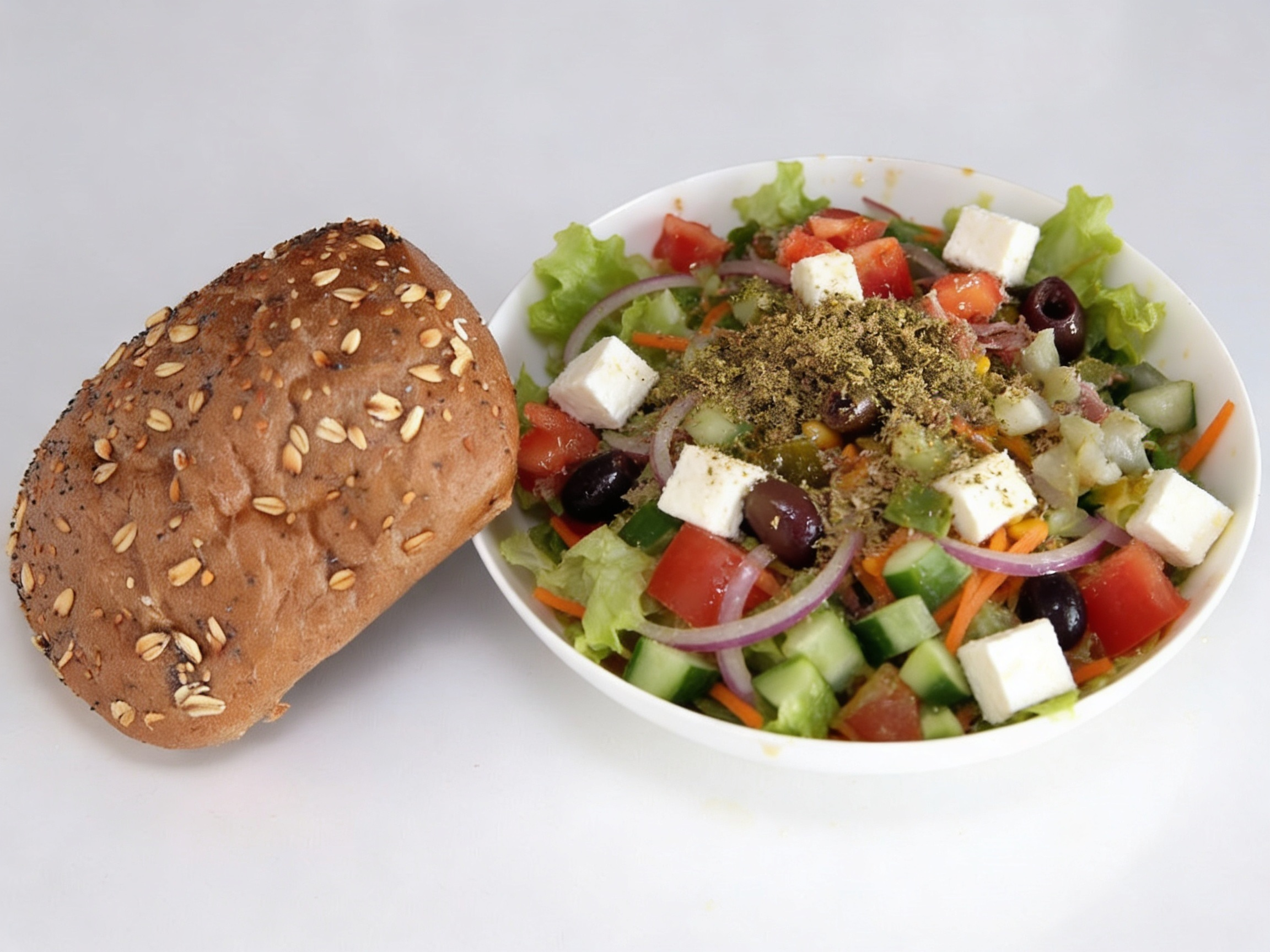 סלט יווני סלטאס בר בריאות חולון