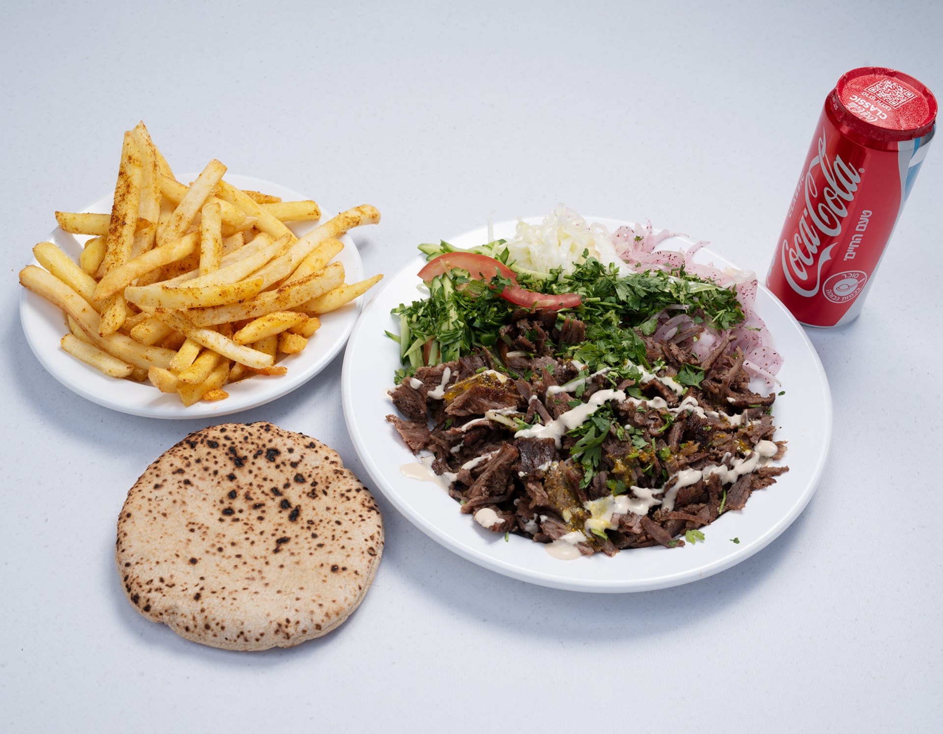 עסקית צלחת שווארמה אישית + פחית שתייה + צ׳יפס שווארמה אדם בעיר חיפה