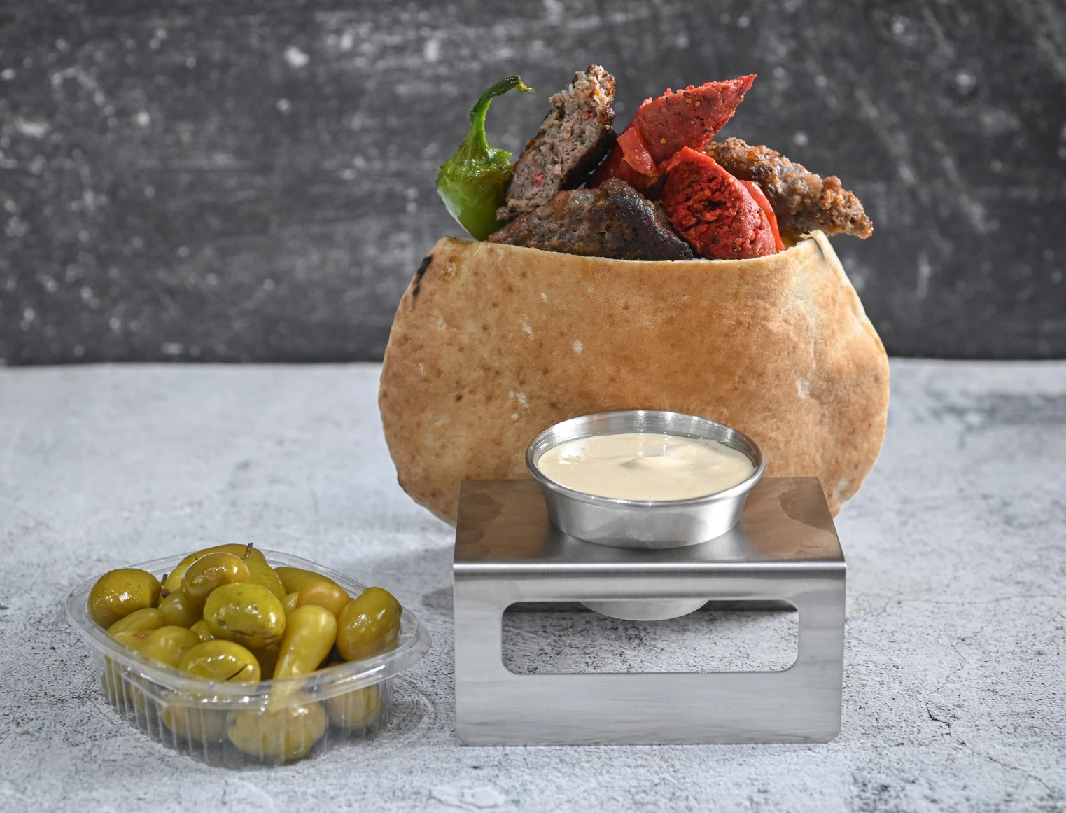 מיקס קבב ומרגז בפיתה  השניצל של תומר נהריה