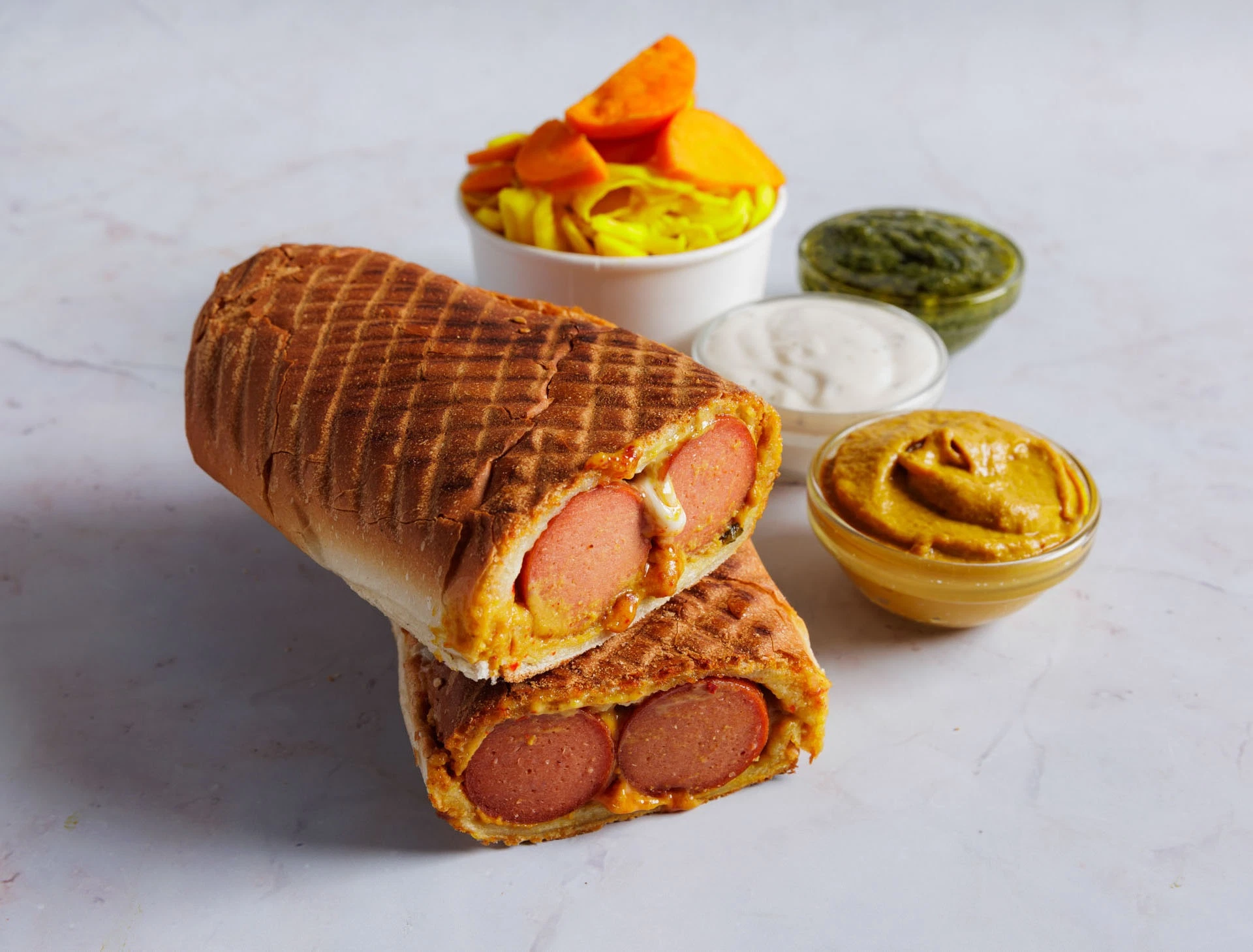 נקניקית עוף בלחמניה מייטוסט נקניק רמלה