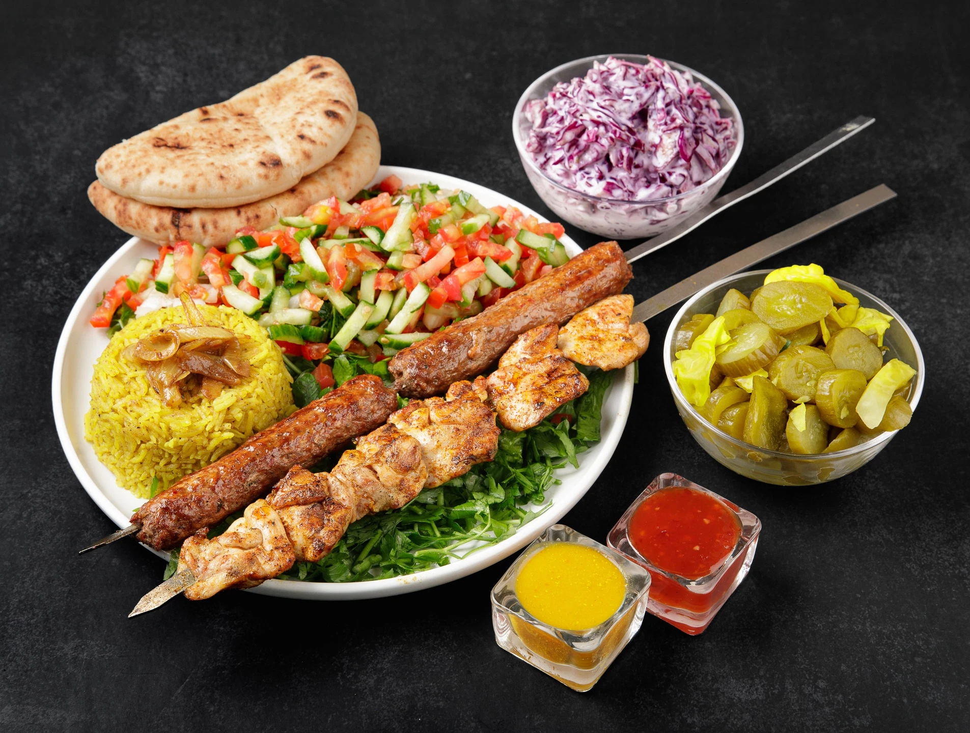 מיקס פרגית ומרגז בצלחת + 2 תוספות שיפודי האחים רחובות